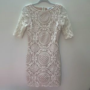 Lulu’s white lace dress